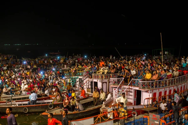 Varanasi Indien März 2018 Pilger Während Der Agni Pooja Sanskrit — Stockfoto