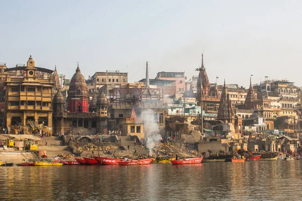 Varanasi Hindistan Mar 2018 Bir Tekne Görünümünden Suda Varanasi Kıyı — Stok fotoğraf