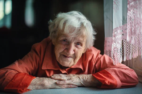 Idős Asszony Közelében Ablak Zár Megjelöl Portré — Stock Fotó