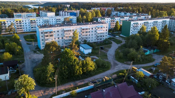 俄罗斯列宁格勒地区城市类型聚落 Nikolskiy 中的房屋鸟瞰图 — 图库照片