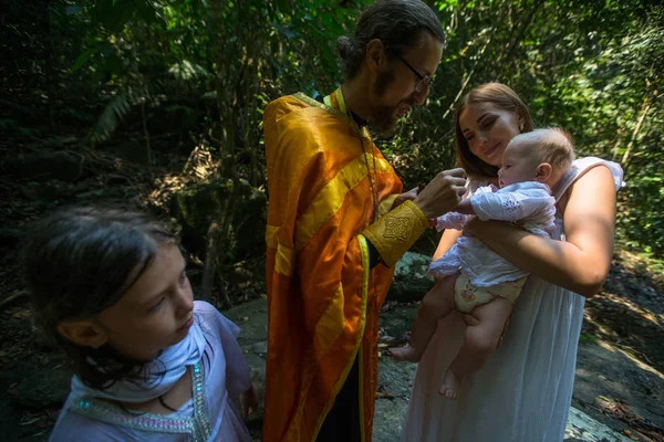 Koh Chang Tailandia Marzo 2018 Durante Bautismo Sacramento Cristiano Nacimiento —  Fotos de Stock