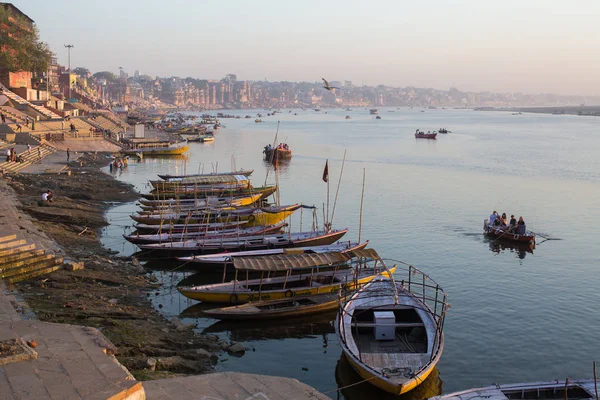 Varanasi India Marzo 2018 Las Orillas Del Río Ganges Por —  Fotos de Stock