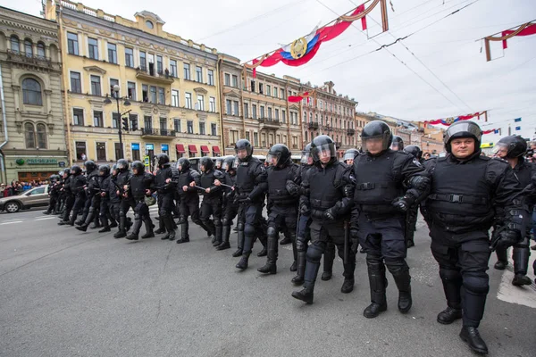 Petersburg Ryssland Maj 2018 Poliser Kravallutrustning Blockera Nevskij Opposition Protest — Stockfoto