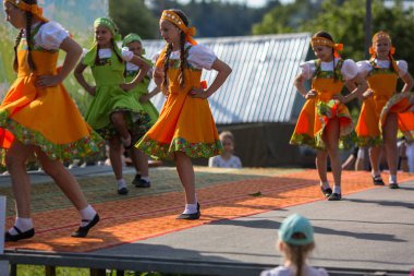 Nikolskiy / Leningrad Reg, Rusya Federasyonu - 16 Haziran 2018: 69 tipi kentsel yerleşim Nikolskiy oluşumu nehir refleks bağlantı Ladoga ve Onega Gölü göl üzerinde yıldönümü adanmış festival olaylar sırasında.