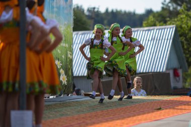 Nikolskiy / Leningrad Reg, Rusya Federasyonu - 16 Haziran 2018: 69 tipi kentsel yerleşim Nikolskiy oluşumu nehir refleks bağlantı Ladoga ve Onega Gölü göl üzerinde yıldönümü adanmış festival olaylar sırasında.