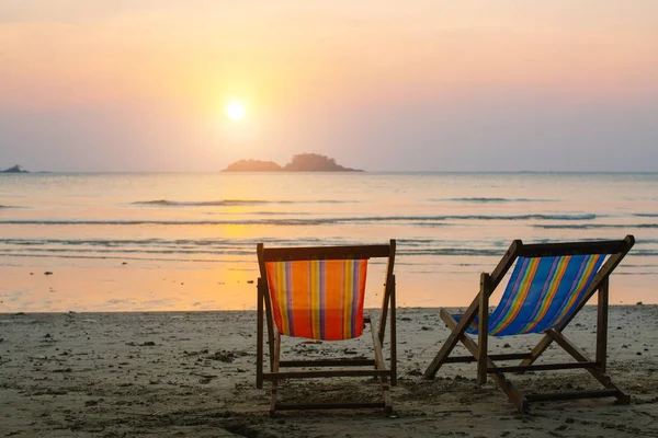 Duas Cadeiras Praia Pôr Sol — Fotografia de Stock