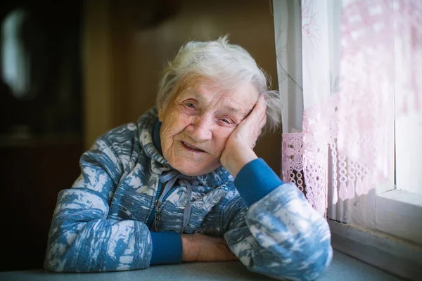 Portrait Une Femme Âgée Dans Maison — Photo