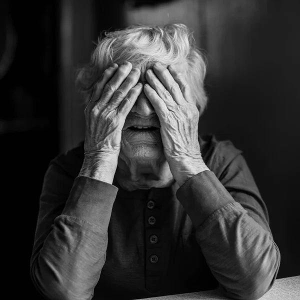 Elderly Woman Covers Her Face Wrinkled Hands Black White Photo — Stock Photo, Image