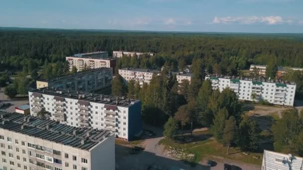 Volando Sobre Casas Bloques Asentamiento Tipo Urbano Región Leningrado Rusia — Vídeo de stock