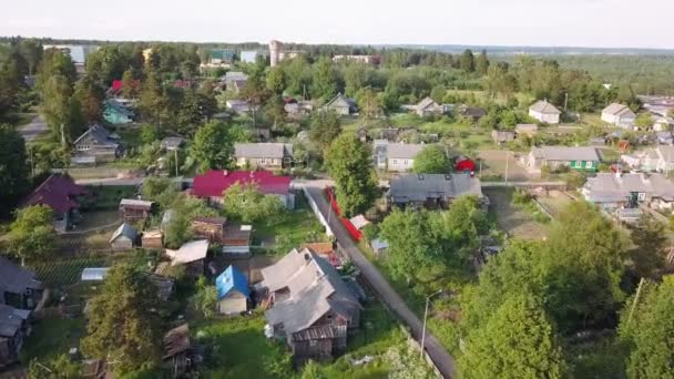 Volando Sobre Edificios Madera Baja Altura Pueblo Nikolsky Región Leningrado — Vídeo de stock