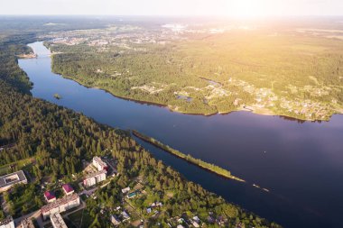 Bird's-Eye görünümünü refleks nehirden Ladoga Onega Gölü, Leningrad region, Rusya Federasyonu.