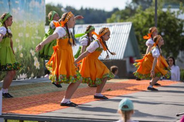 Nikolskiy / Leningrad Reg, Rusya Federasyonu - 16 Haziran 2018: 69 tipi kentsel yerleşim Nikolskiy oluşumu nehir refleks bağlantı Ladoga ve Onega Gölü göl üzerinde yıldönümü adanmış festival olaylar sırasında.