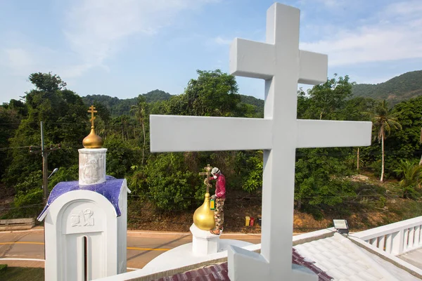 チャン島 2018 教会のドームに正教会司祭更新を交差させます タイでは現在 の正統派教区と 002 人口の正統派的信仰を実践 — ストック写真