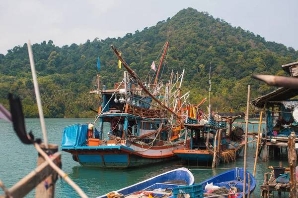 Gece Balık tutma kalamar balıkçılık Köyü için Tay tekneler.