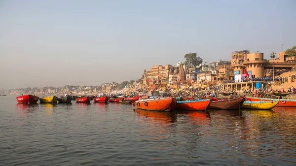 Varanasi India Mar 2018 Vista Desde Barco Que Desliza Través — Foto de Stock