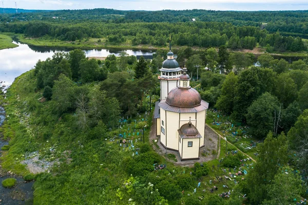 Bovenaanzicht Van Orthodoxe Kerk Van Opstanding Vazhinka Rivier Kurpovo Dorp — Stockfoto