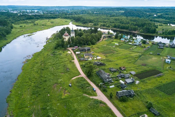 Bovenaanzicht Van Orthodoxe Kerk Van Opstanding Vazhinka Rivier Kurpovo Dorp — Stockfoto