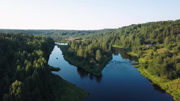 Vue Dessus Rivière Vazhinka Dans Village Soginicy Forêts Vertes Région — Video