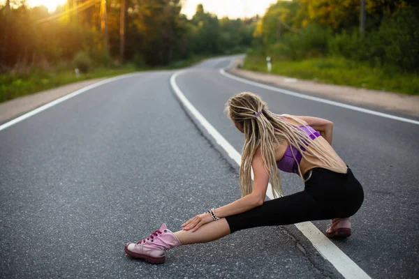 Young Woman Warms Running Road Jogging — Stock Photo, Image