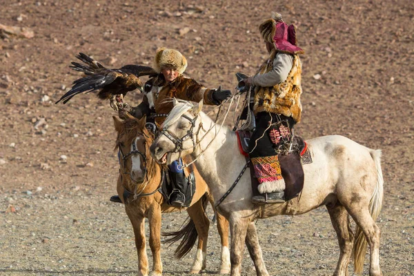 Sagsay Moğolistan Eylül 2017 Altın Kartal Avcı Kuşları Ile Tavşan — Stok fotoğraf