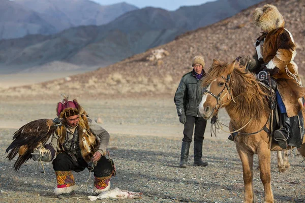 Sagsay Монголії Вересня 2017 Золотий Орел Мисливець Вчить Дочка Полювання — стокове фото