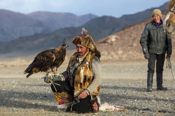 Sagsay Mongolia Sep 2017 Golden Eagle Hunter Mientras Caza Liebre — Foto de Stock