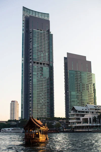 Felhőkarcolók Chao Phraya Folyó Bangkok Thaiföld — Stock Fotó