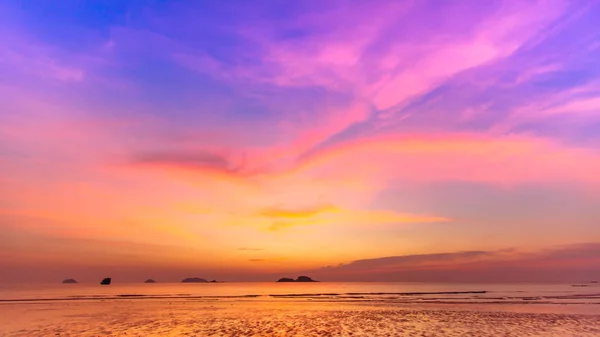 Hermoso Cielo Después Puesta Del Sol Sobre Costa Del Mar — Foto de Stock