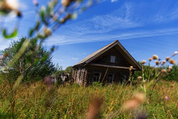 Starý Dřevěný Dům Ruské Vesnici Léto — Stock fotografie
