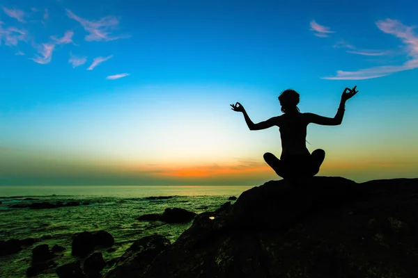 Yoga Woman Silhouette Sea Surreal Sunset — Stock Photo, Image