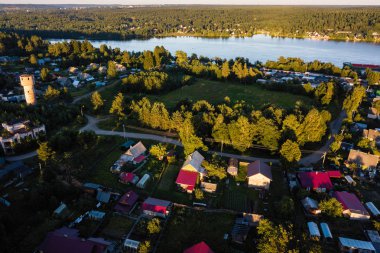 Karelya, Rusya'nın ormanlarda köyün bird's-Eye view.