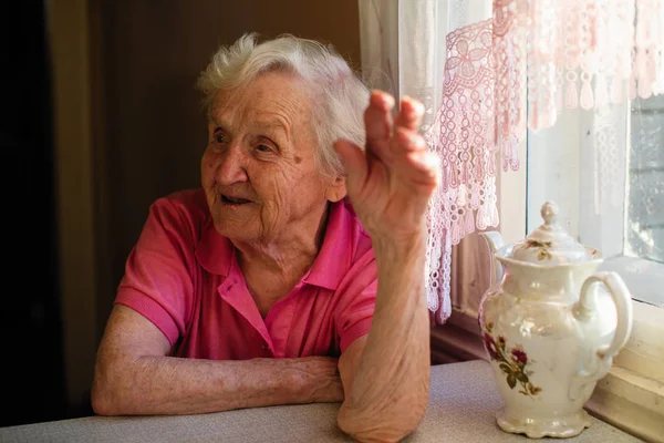 Anziana Nella Sua Casa Ritratto Cucina — Foto Stock