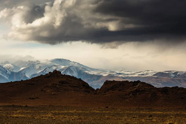 Krajina Hor Oblačné Počasí Bouřkovými Mraky Obloze Západním Mongolsku — Stock fotografie