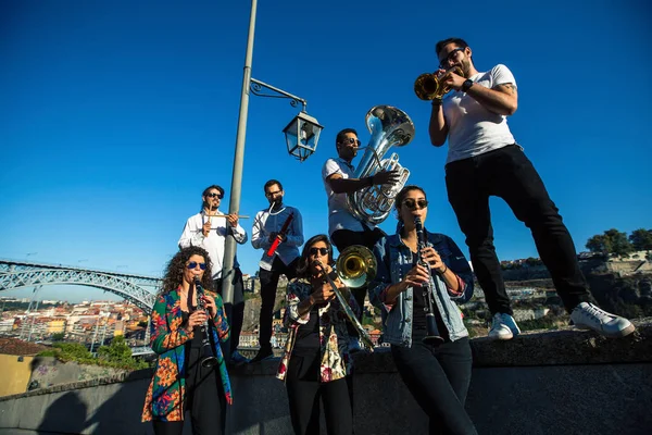 Jazzband Grupp Musiker Spelar Musik Promenade Framsidan Floden Douro Downtown — Stockfoto