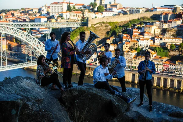 Caz Grubu Bir Grup Müzisyen Müzik Çal Douro Nehir Önünde — Stok fotoğraf
