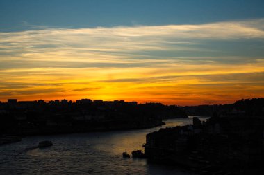 Alacakaranlık Douro Nehri Porto, Portekiz.
