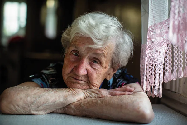 Porträt Einer Älteren Frau Seinem Haus Nahaufnahme — Stockfoto