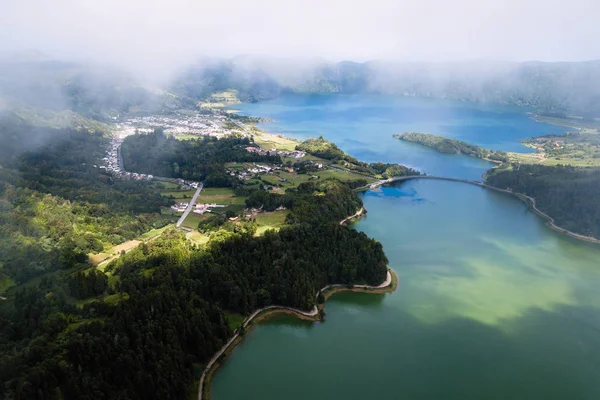 Vista Superior Lagoa Verde Lagoa Azul Lagos Sete Cidades Crateras Imagens De Bancos De Imagens