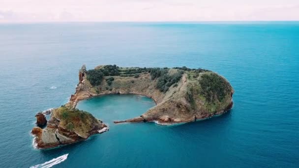 Vista Superior Ilha Vila Franca Campo Formada Pela Cratera Antigo — Vídeo de Stock