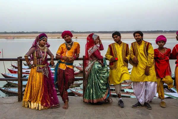 Varanasi Índia Mar 2018 Peregrinos Orla Rio Ganges Início Manhã — Fotografia de Stock