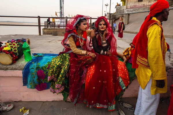 Varanasi Indie Mar 2018 Pielgrzymów Nabrzeżu Święta Rzeka Ganges Wczesnym — Zdjęcie stockowe