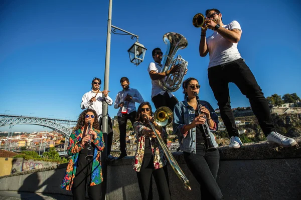 Grupo Músicos Banda Jazz Tocan Música Viejo Centro Oporto Portugal —  Fotos de Stock