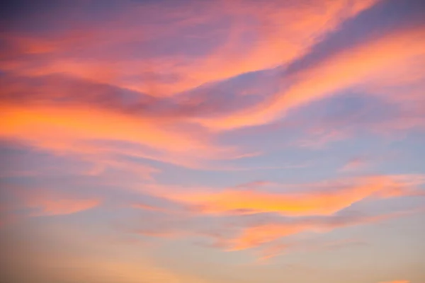 Όμορφο Ουρανό Σύννεφα Κατά Δύση Του Ηλίου — Φωτογραφία Αρχείου