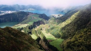 Boca mı Inferno, San Miguel Adası, Azores, Portekiz Sete Cidades volkanik krater gölleri.