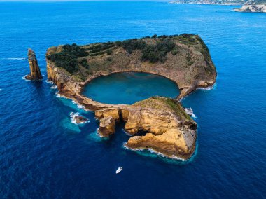 Vila Franca adacık görünümünü Campo yapmak, eski sualtı yanardağı, Azores, Portekiz krater tarafından oluşturulmuş.
