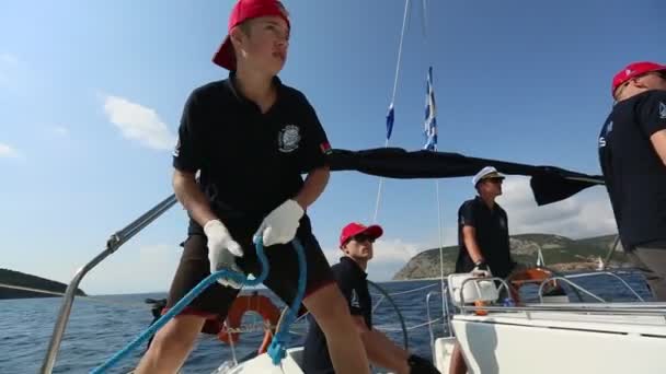 Ermioni Spetses Grecia Oct 2018 Los Marineros Participan Regata Vela — Vídeo de stock