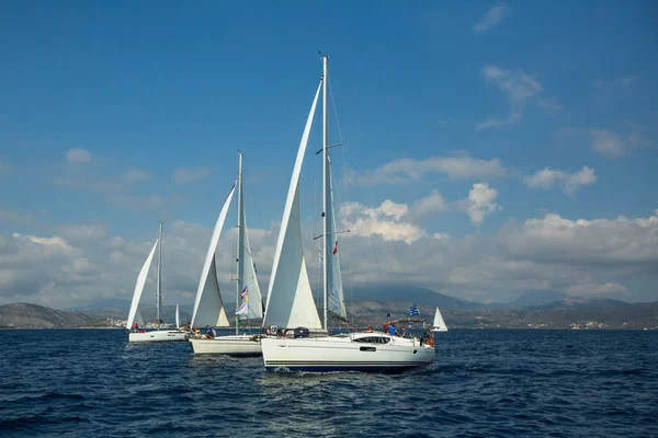 希腊埃尔米奥 2018年10月8日 水手参加帆船赛第二十希腊2018秋季在爱琴海 基克拉泽斯和萨罗尼克海湾的希腊岛屿群中 — 图库照片