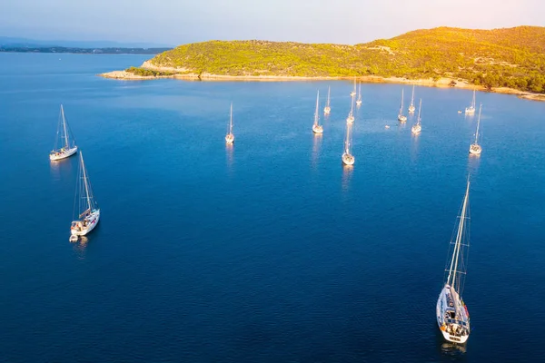 Pohled Shora Jachty Nebo Plachetní Jachty Přístavu Ostrově Spetses Egejské — Stock fotografie
