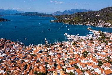Üstten görünüm liman manzara Poros Adası, Ege Adaları, Yunanistan. 