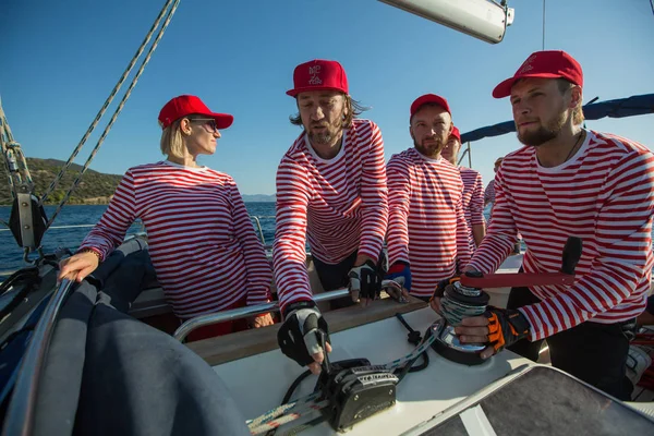 希腊迈萨那 2018年10月7日 水手参加帆船赛第二十希腊2018秋季在爱琴海 基克拉泽斯和萨罗尼克海湾的希腊岛屿群中 — 图库照片